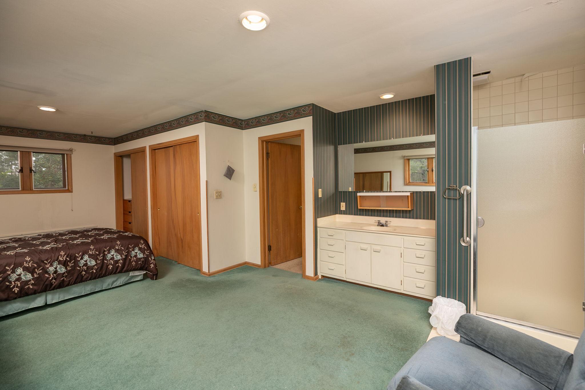 300 Whittier Street W