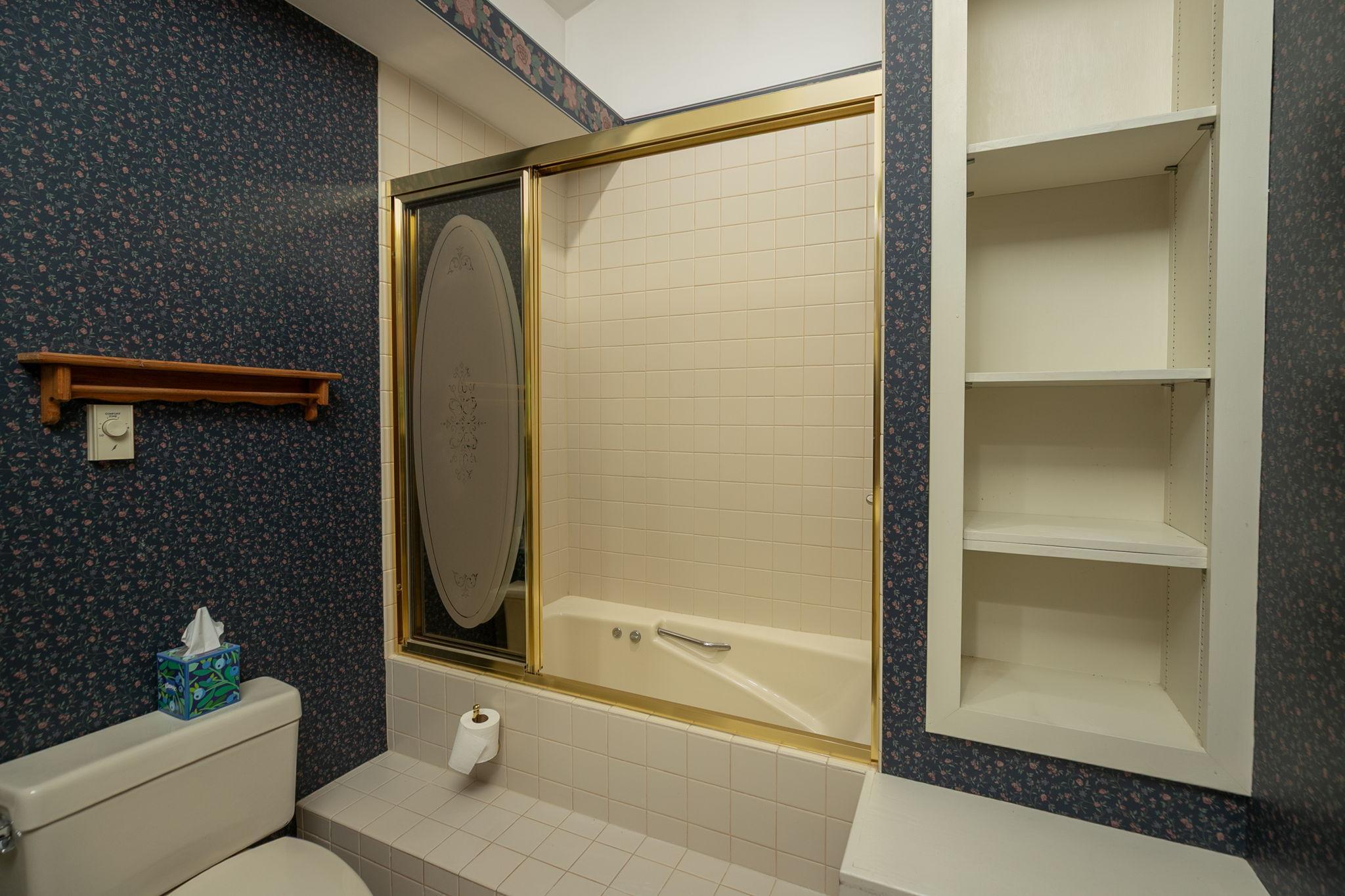 300 Whittier Street W