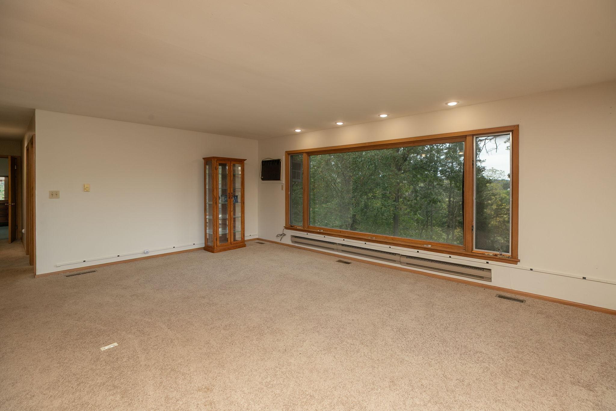 300 Whittier Street W