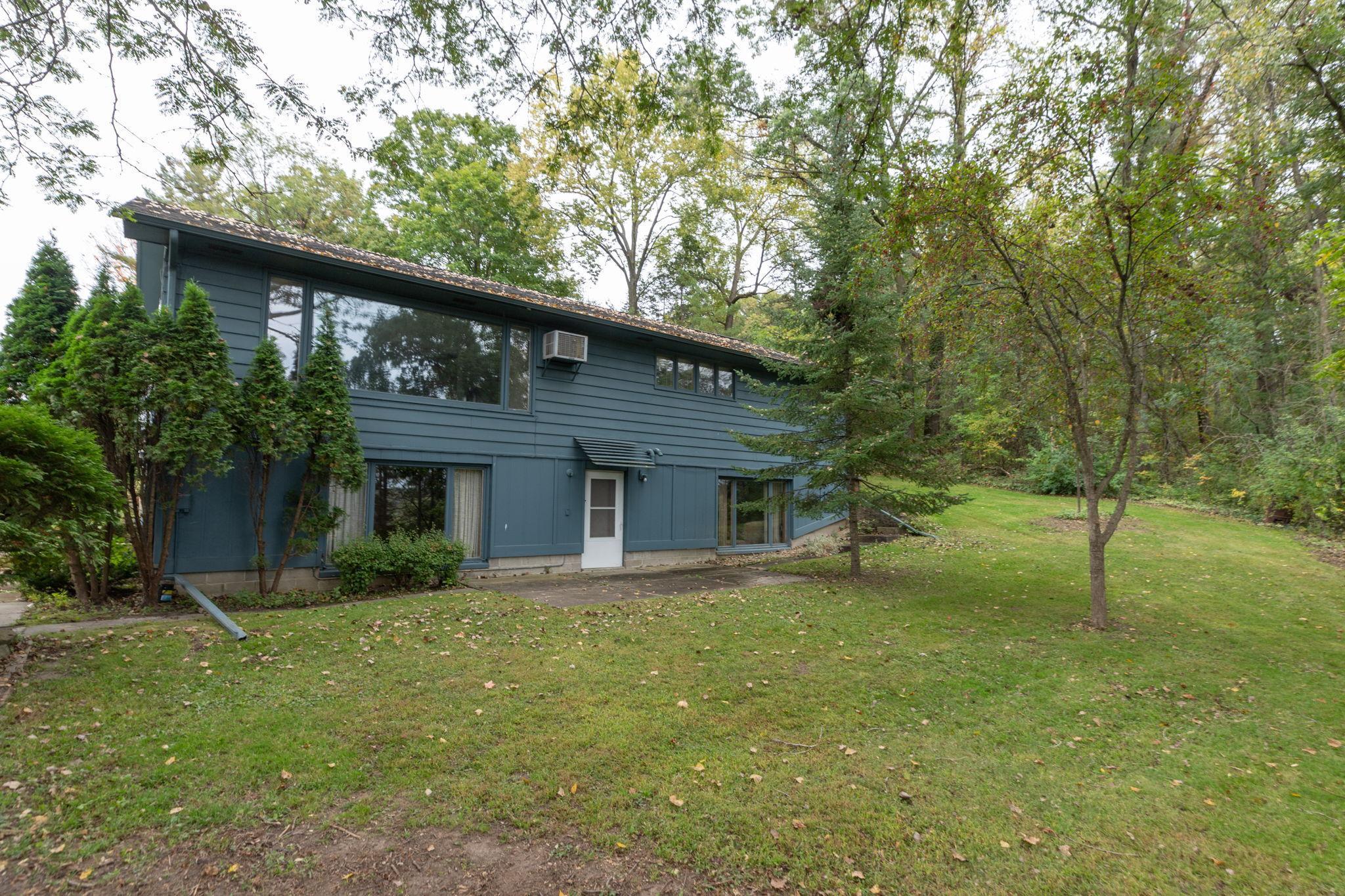 300 Whittier Street W