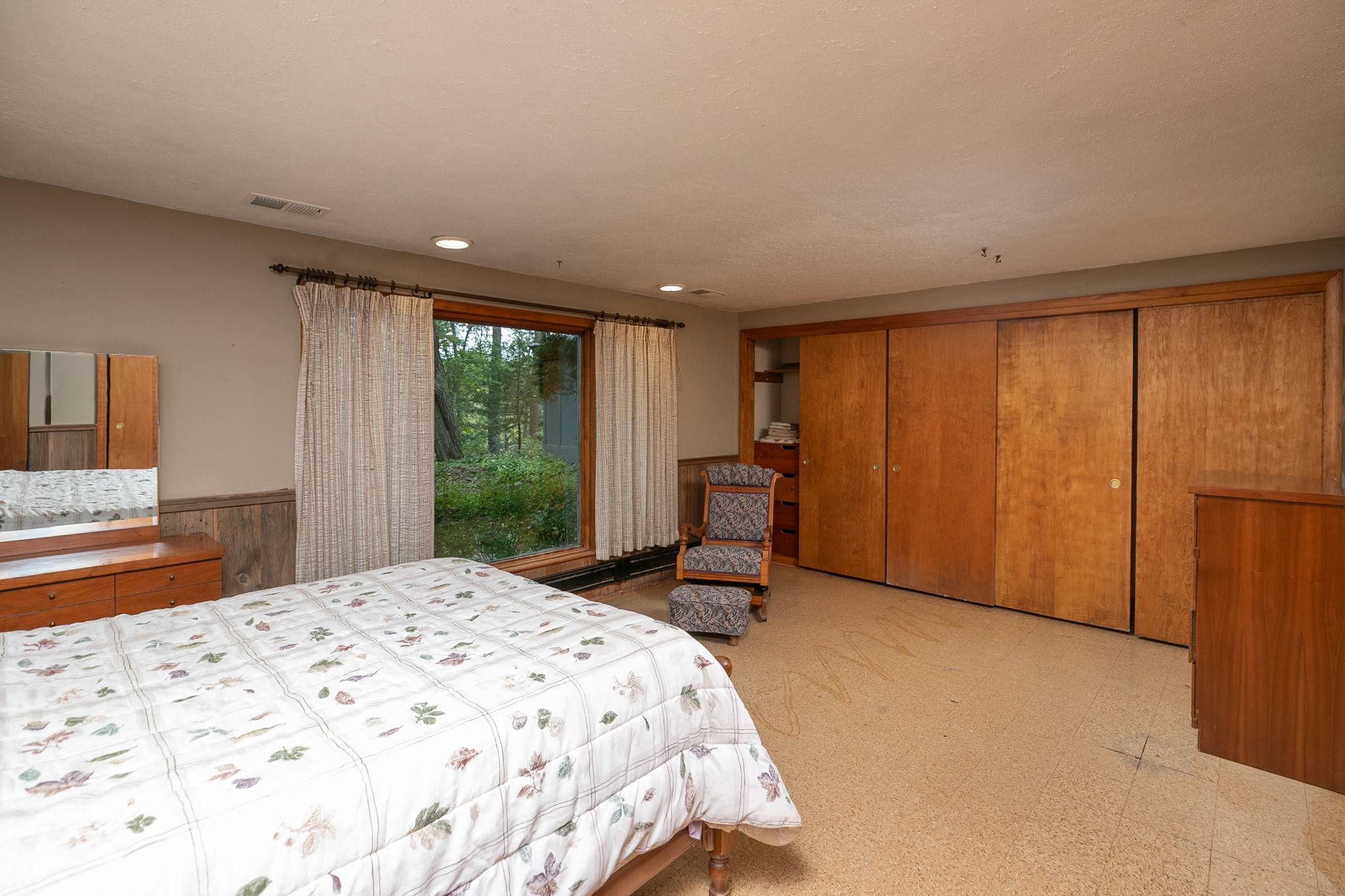 300 Whittier Street W