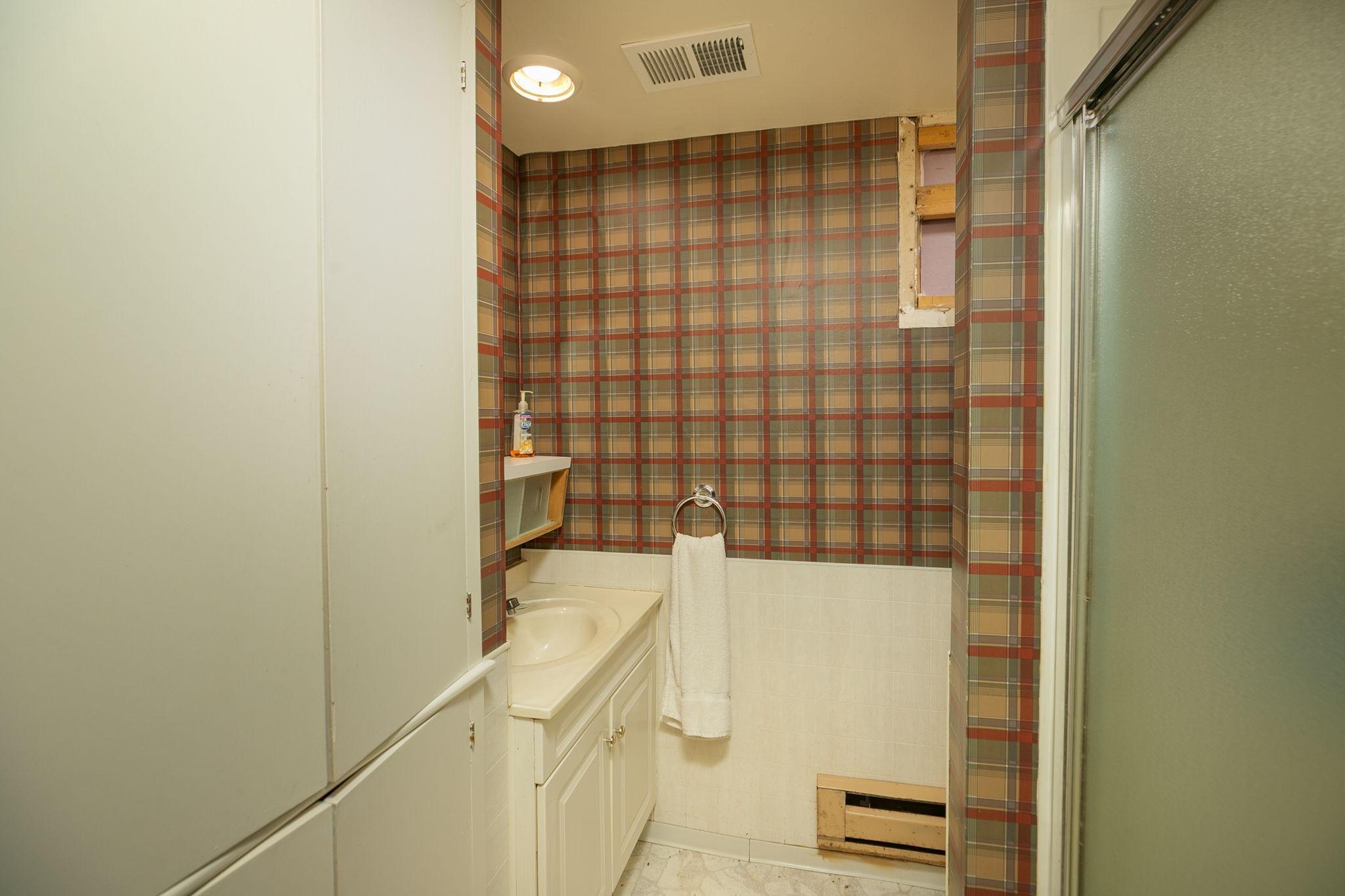 300 Whittier Street W