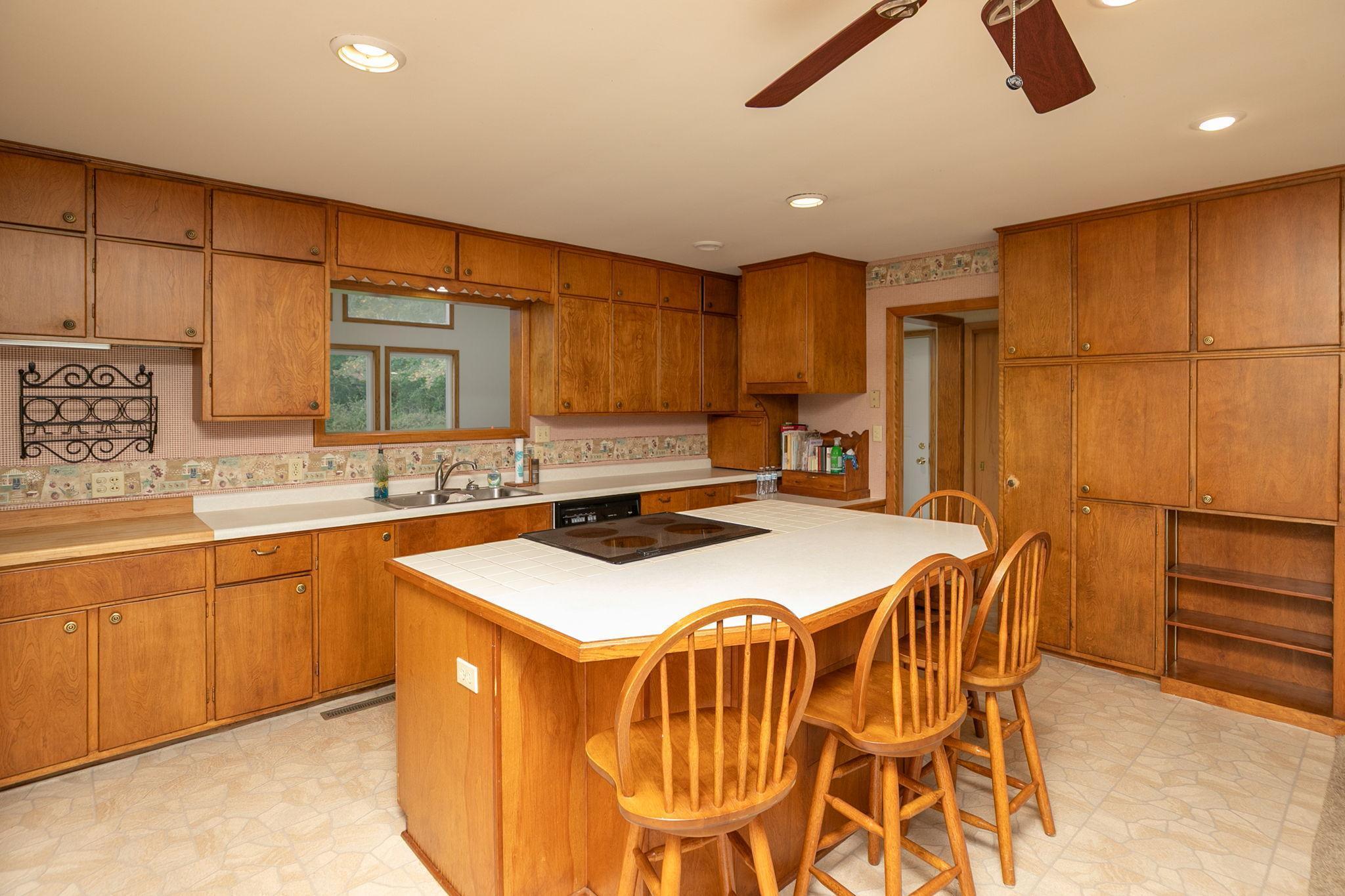 300 Whittier Street W