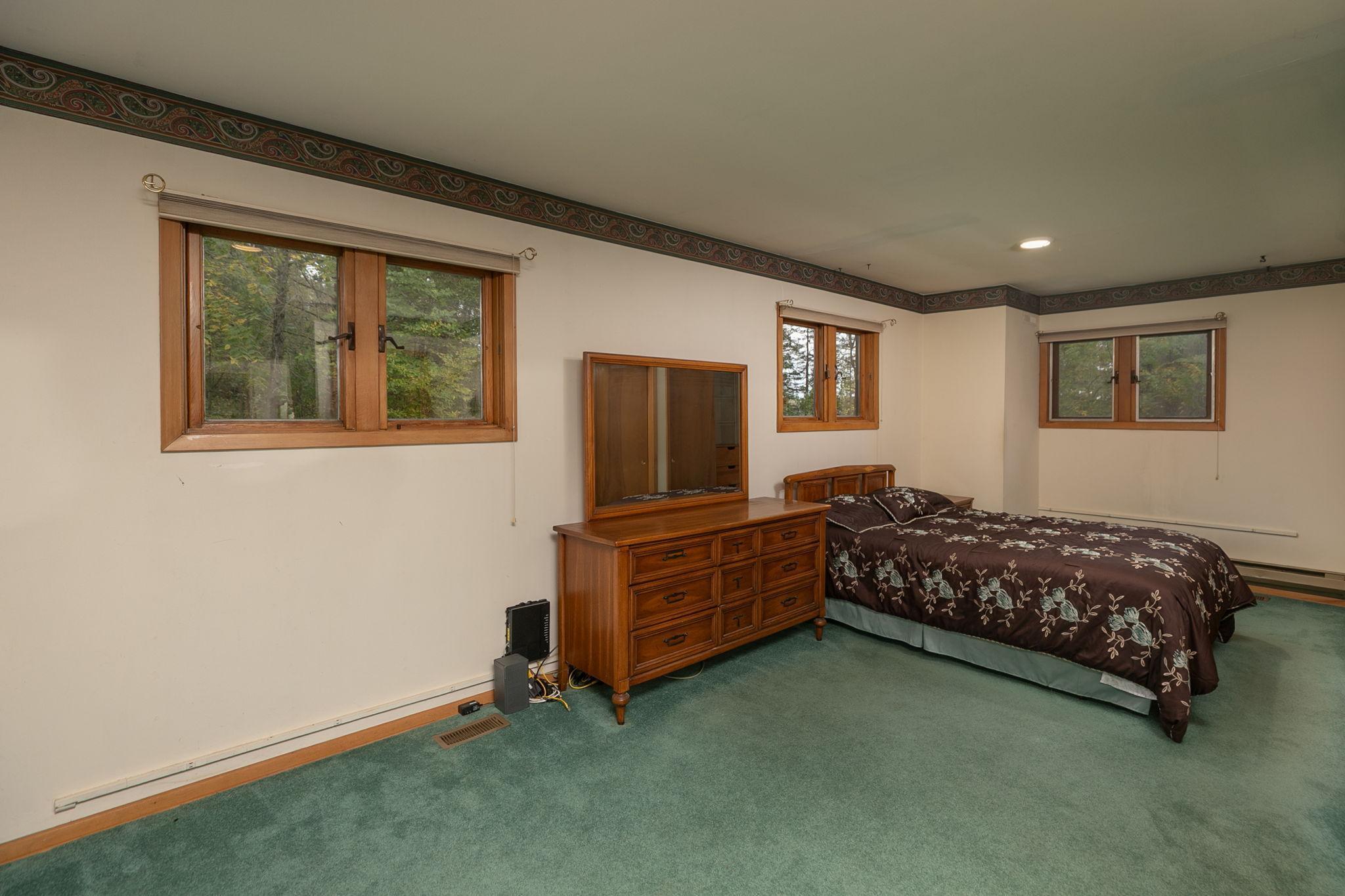 300 Whittier Street W