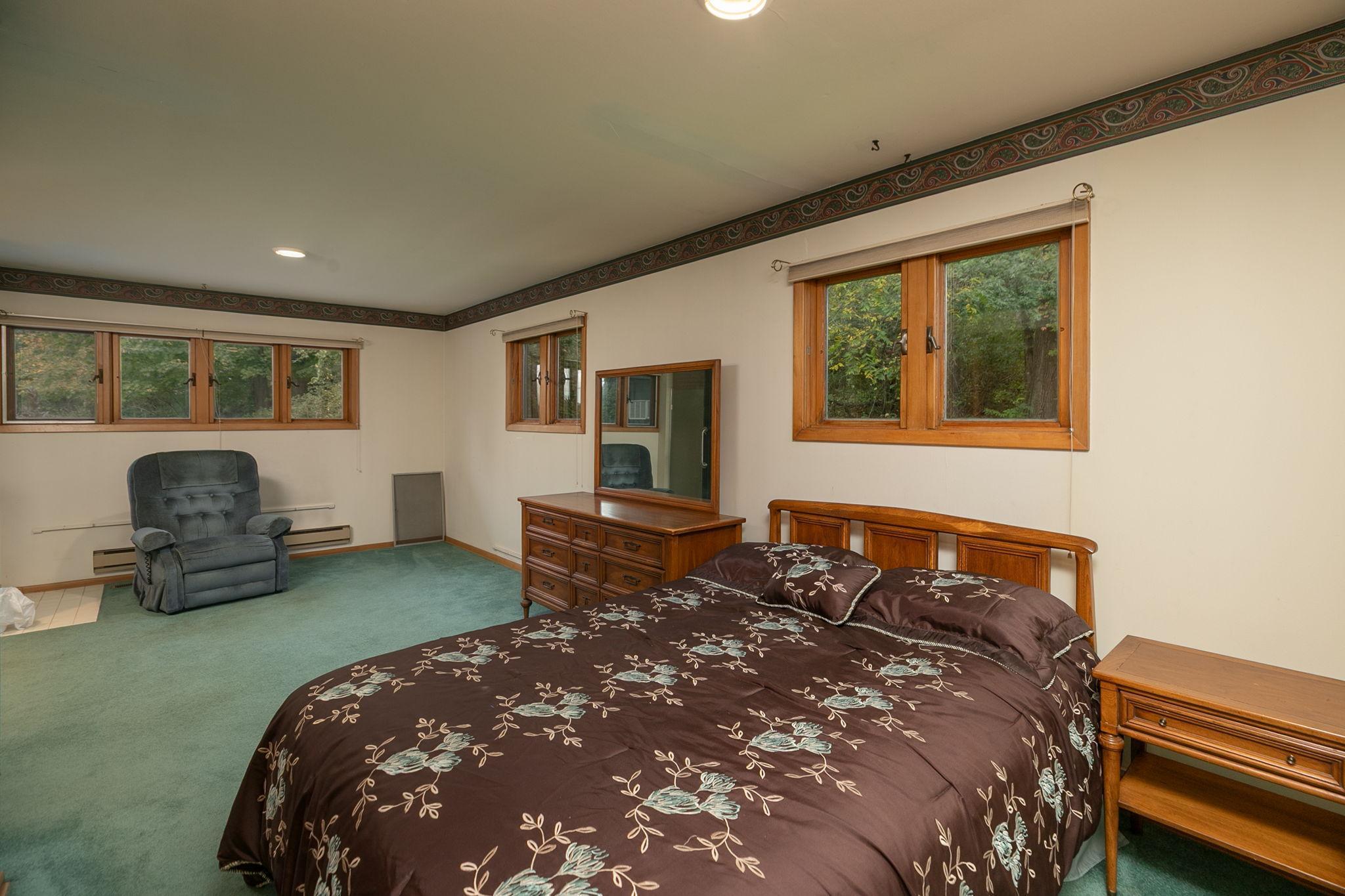 300 Whittier Street W