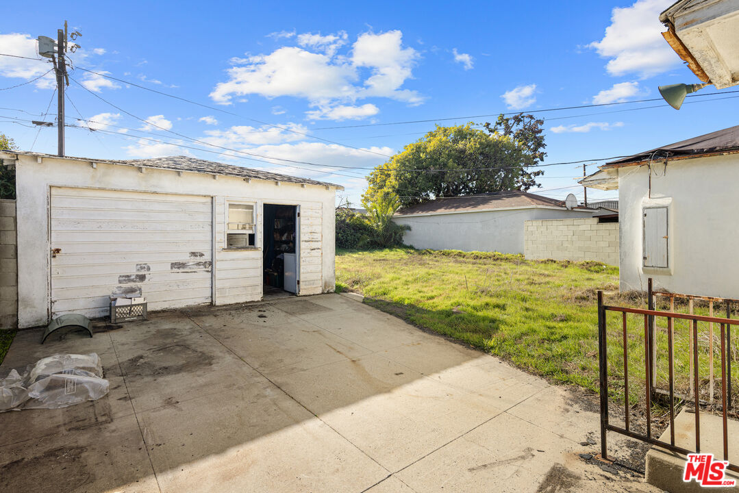 8313 Stewart Ave