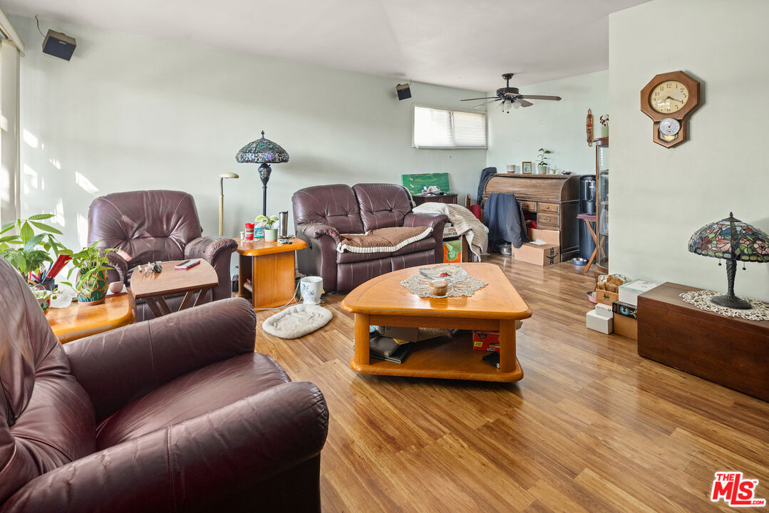 8330 Barnsley Ave