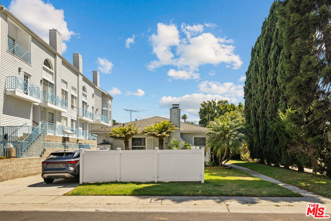 6732 W 86th Pl