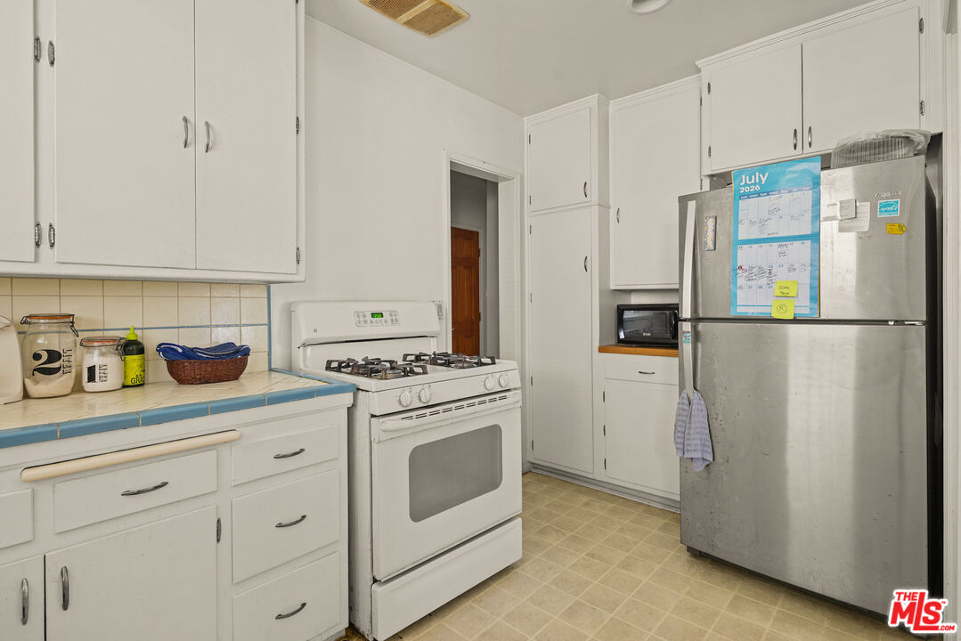 6732 W 86th Pl