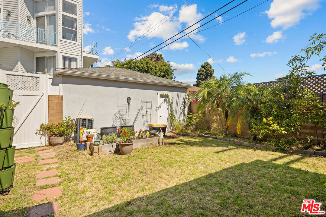 6732 W 86th Pl