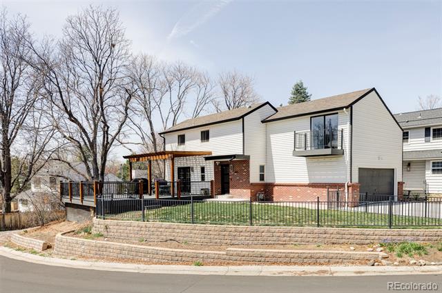 899 W Peakview Circle