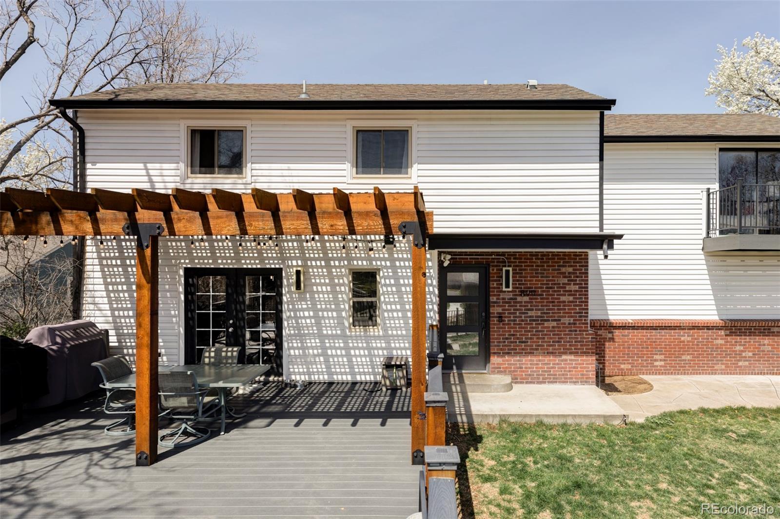 899 W Peakview Circle