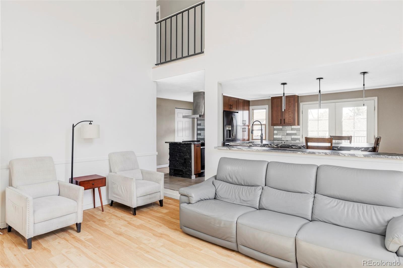 899 W Peakview Circle