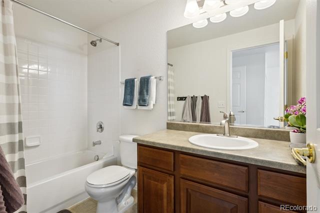 6529 S Rifle Court