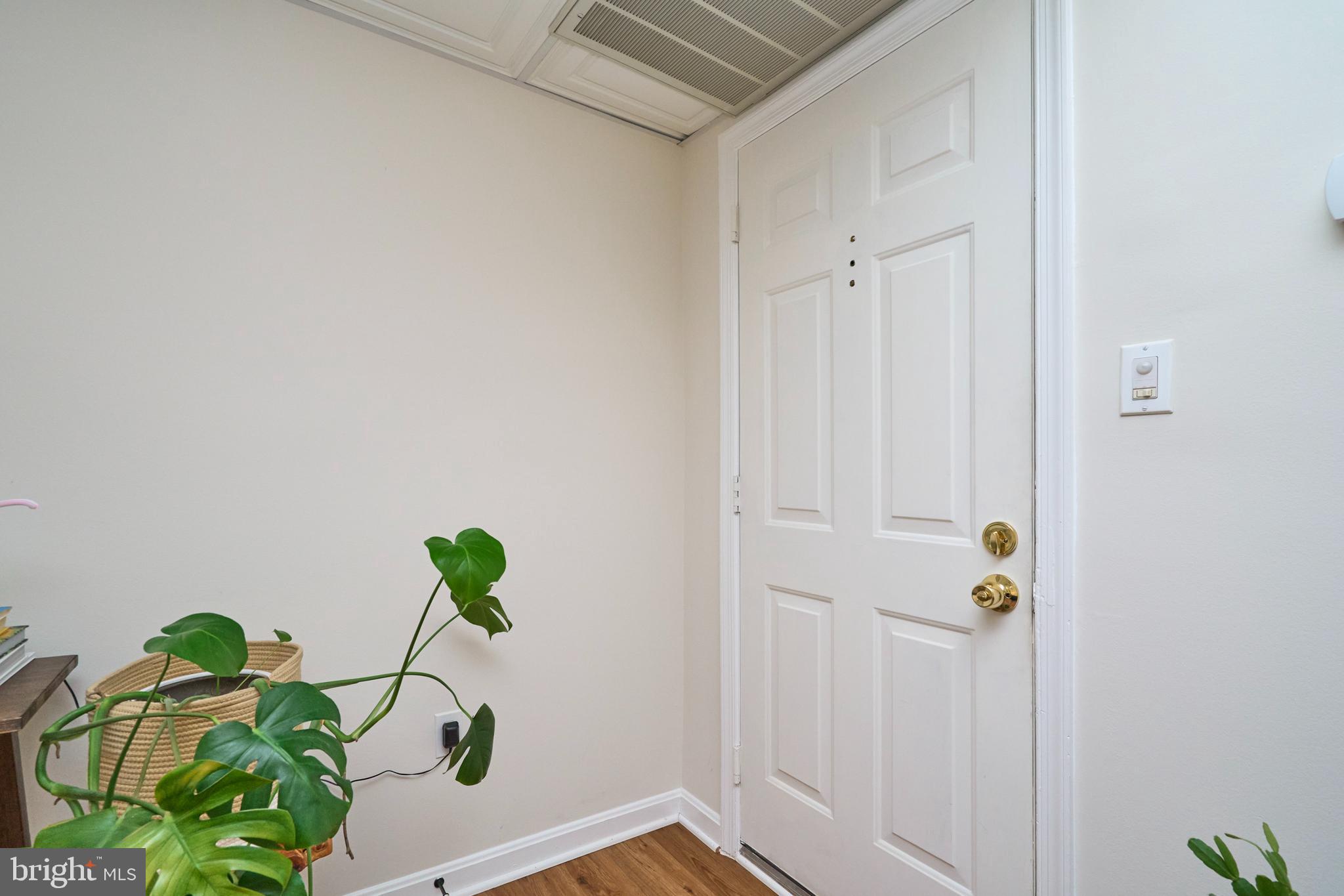 1746 N Rhodes St #6-318