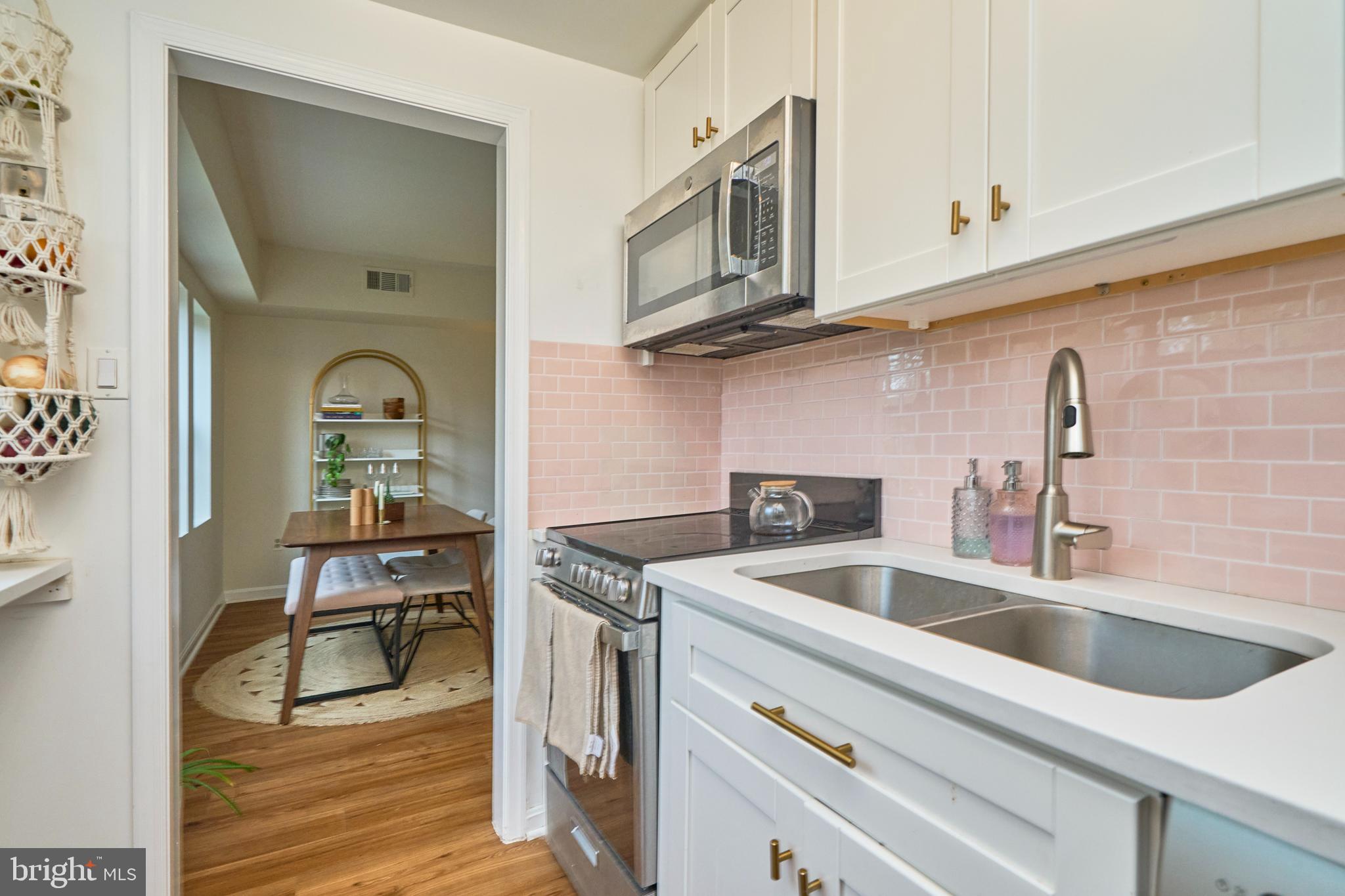 1746 N Rhodes St #6-318