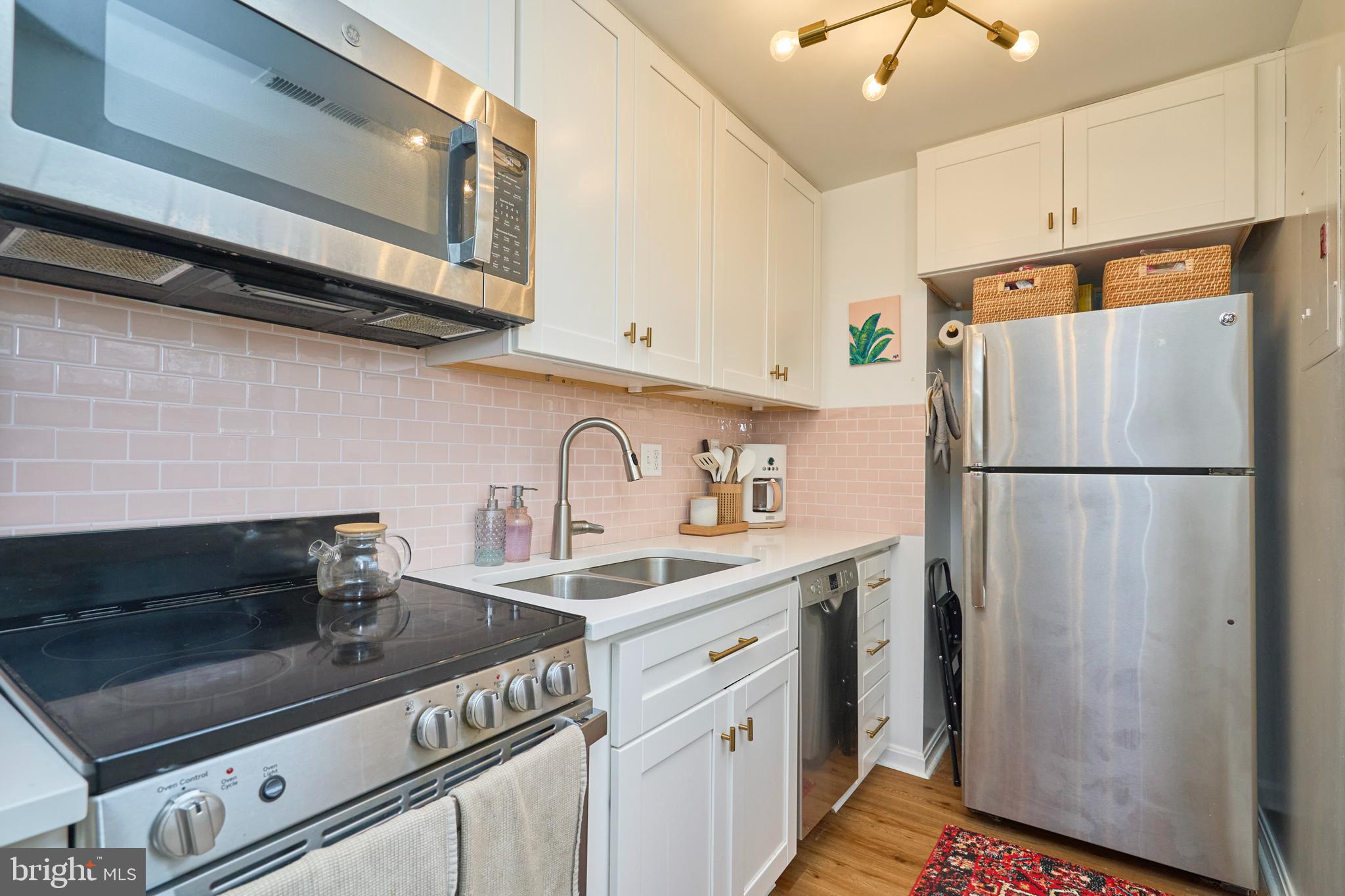 1746 N Rhodes St #6-318