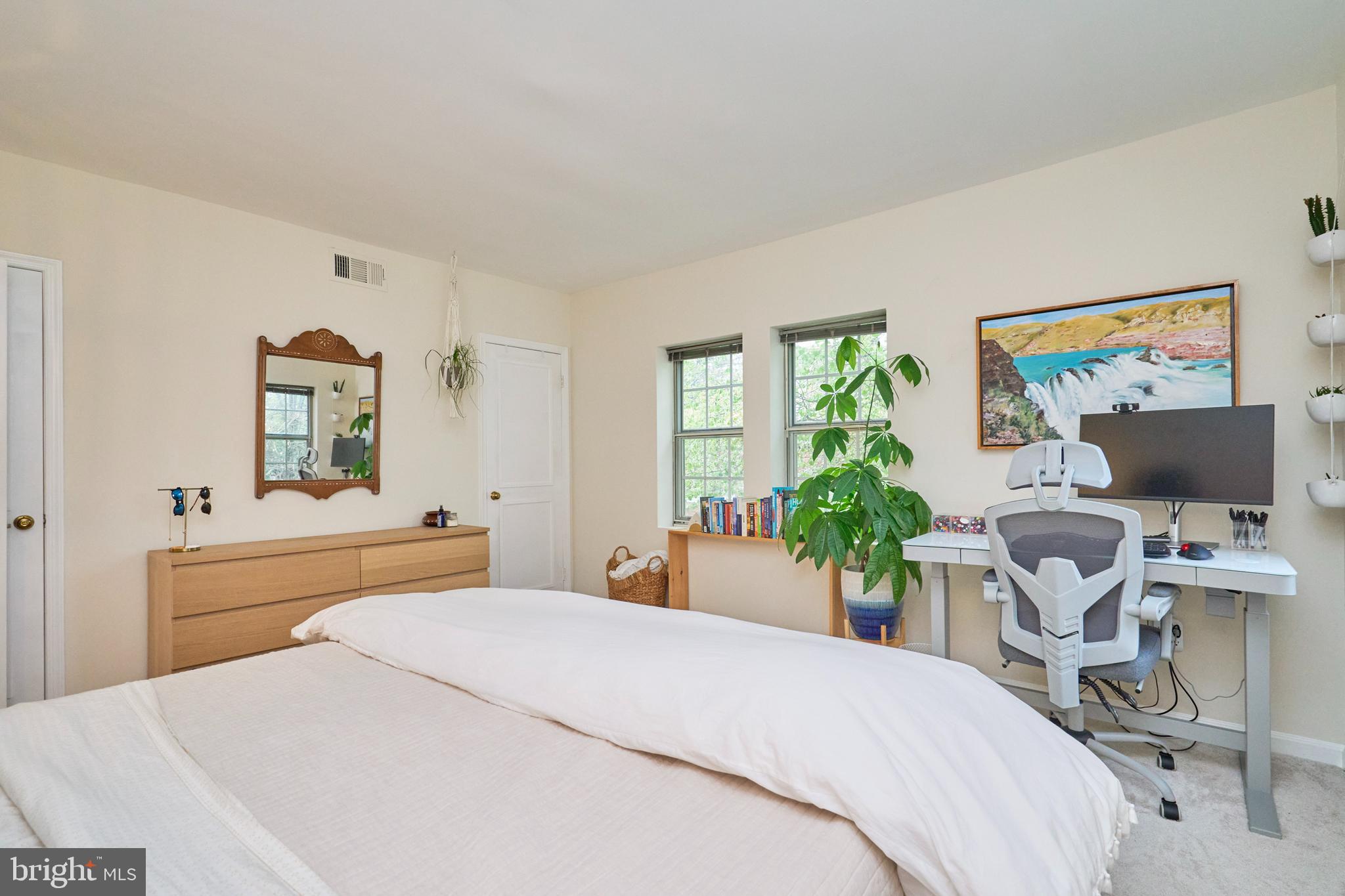 1746 N Rhodes St #6-318