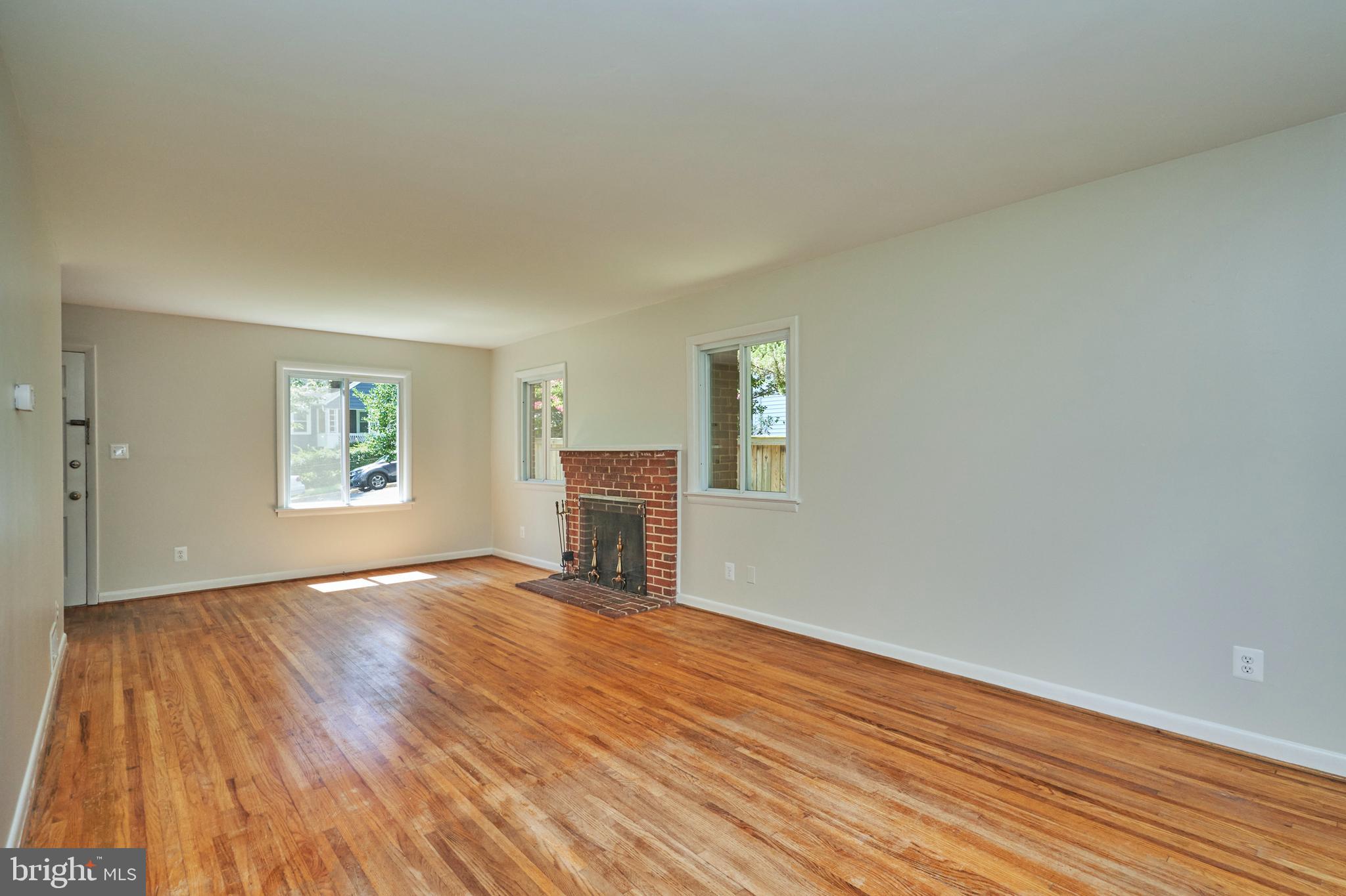 5005 16th Rd N