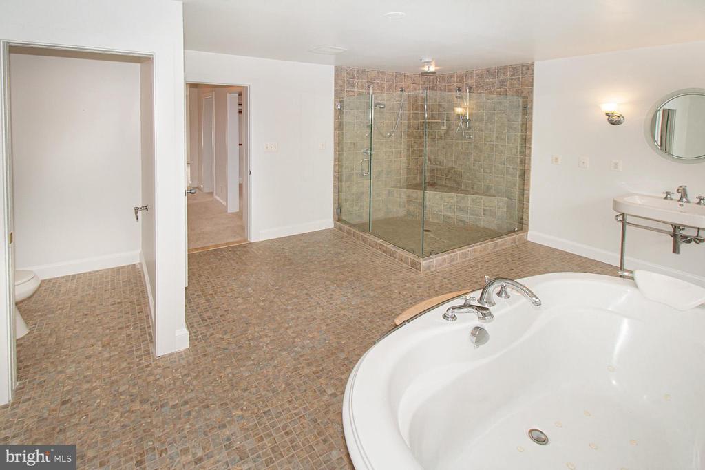 6541 WILLIAMSBURG BLVD