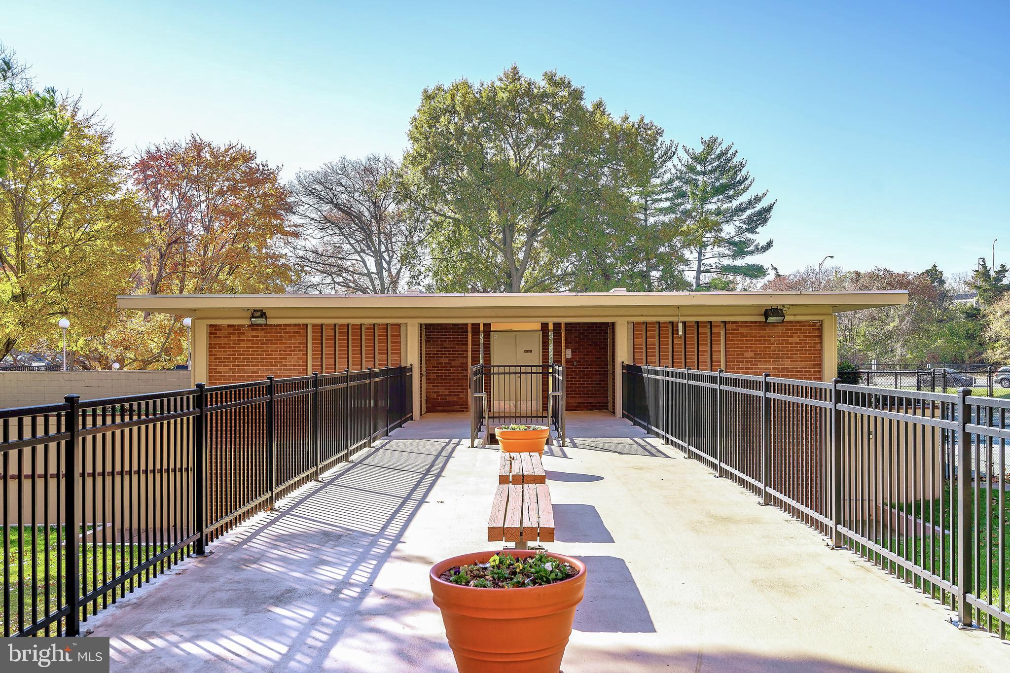 1300 ARMY NAVY DR #1010