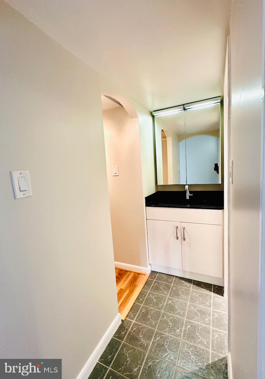 1300 ARMY NAVY DR #1010