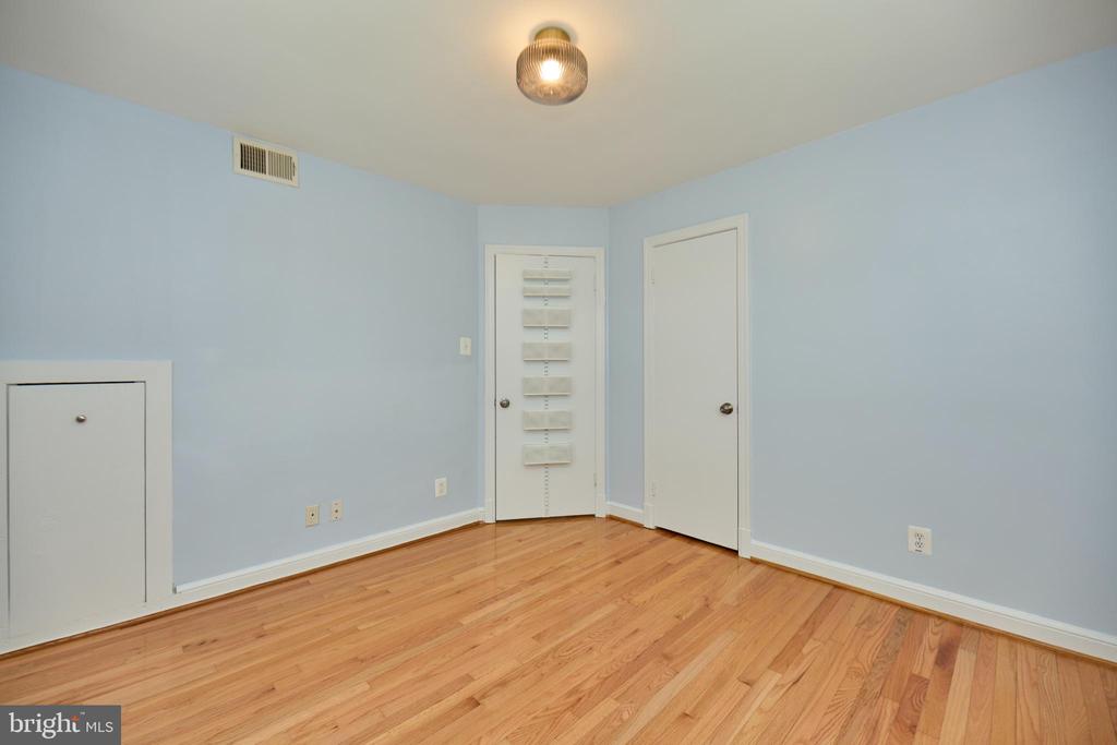 2501 ARLINGTON BLVD #2