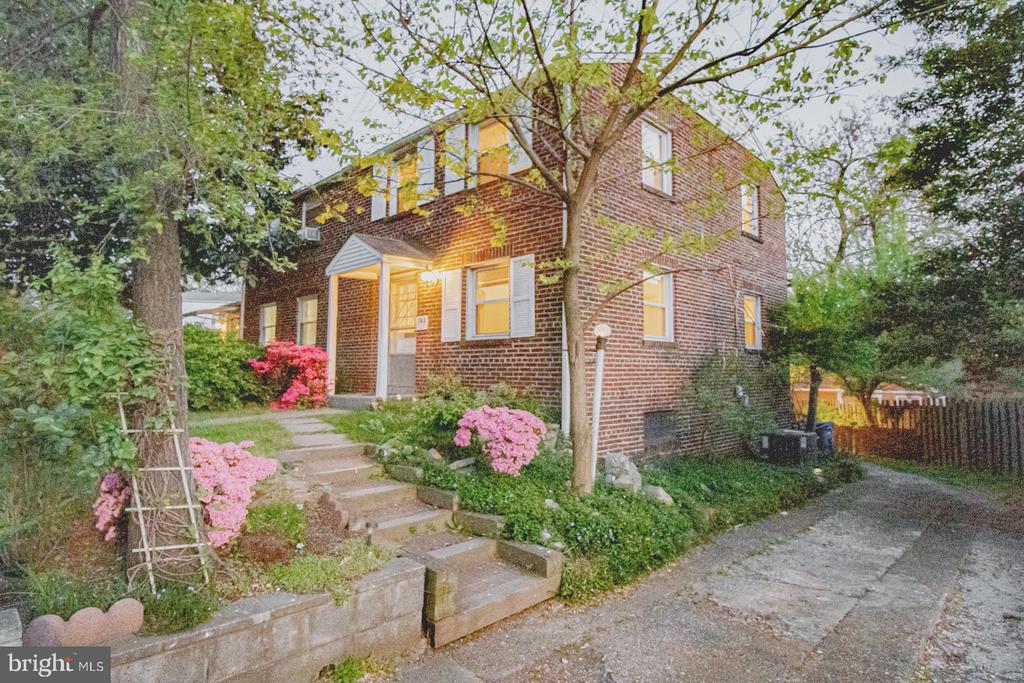 122 S GLEBE ROAD