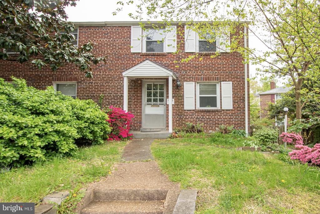 122 S GLEBE ROAD