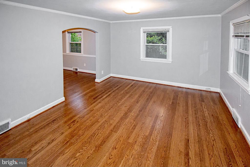 122 S GLEBE ROAD