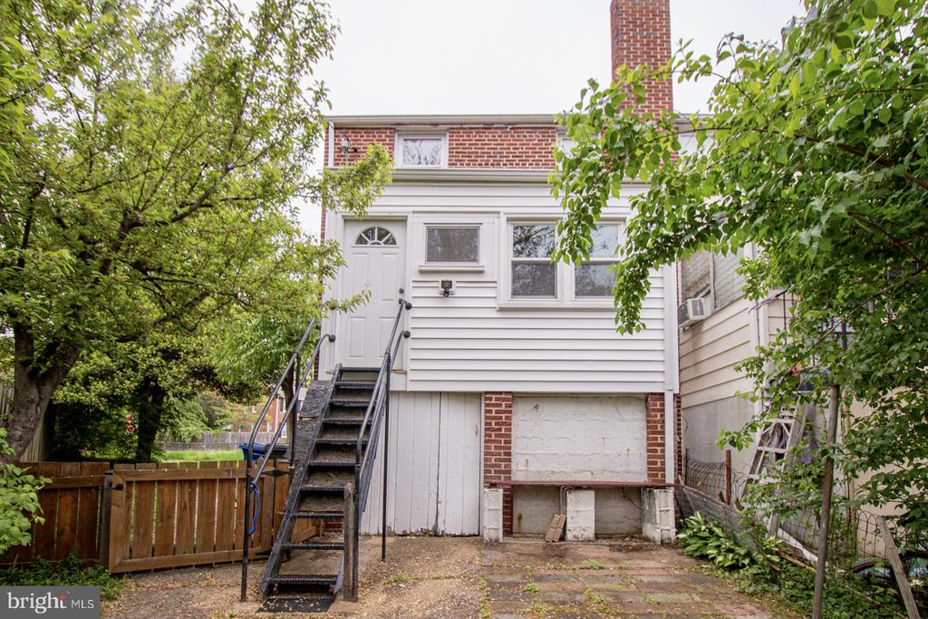 122 S GLEBE ROAD