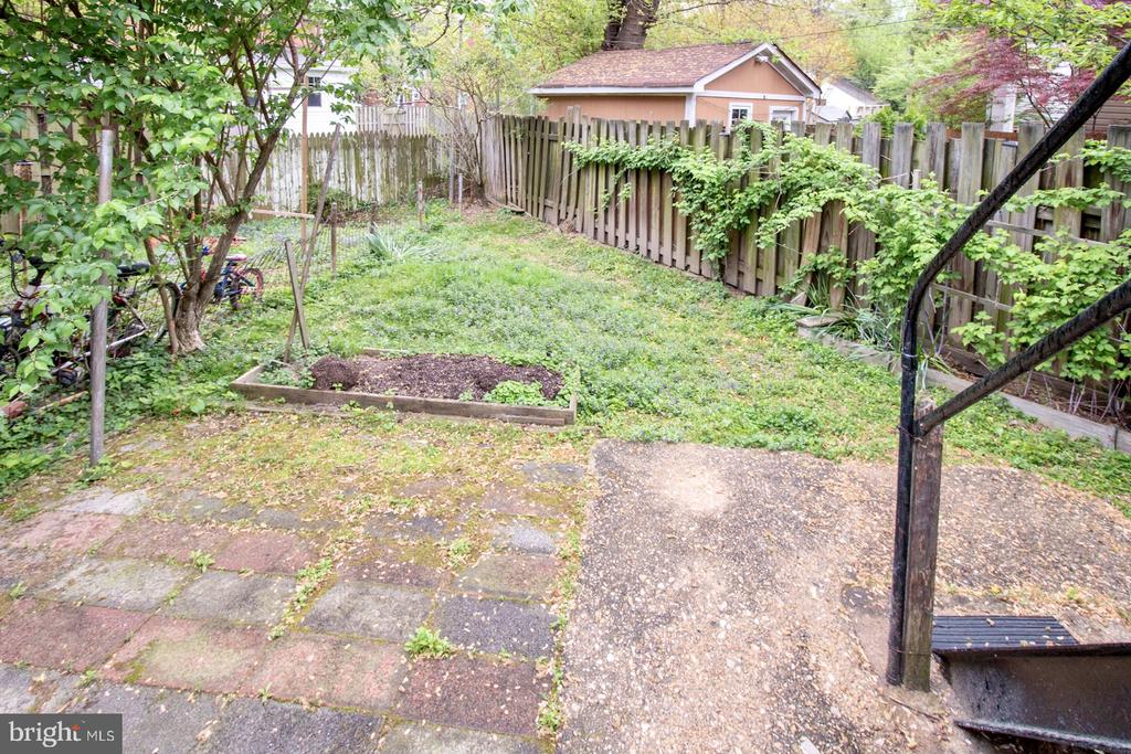 122 S GLEBE ROAD