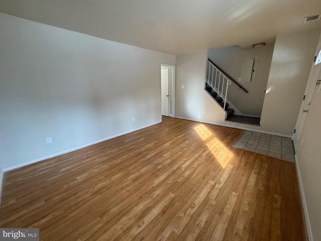 5733 8TH STREET N