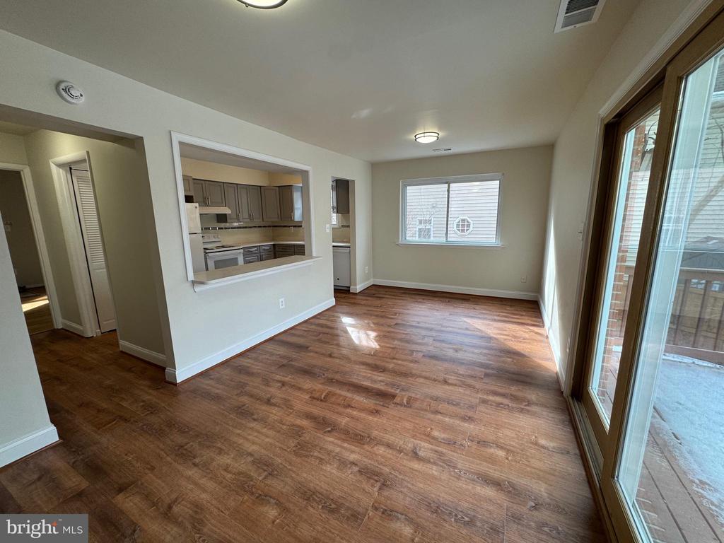 5733 8TH STREET N