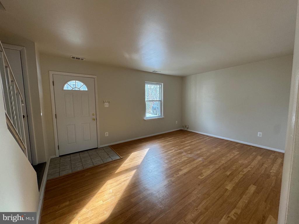 5733 8TH STREET N