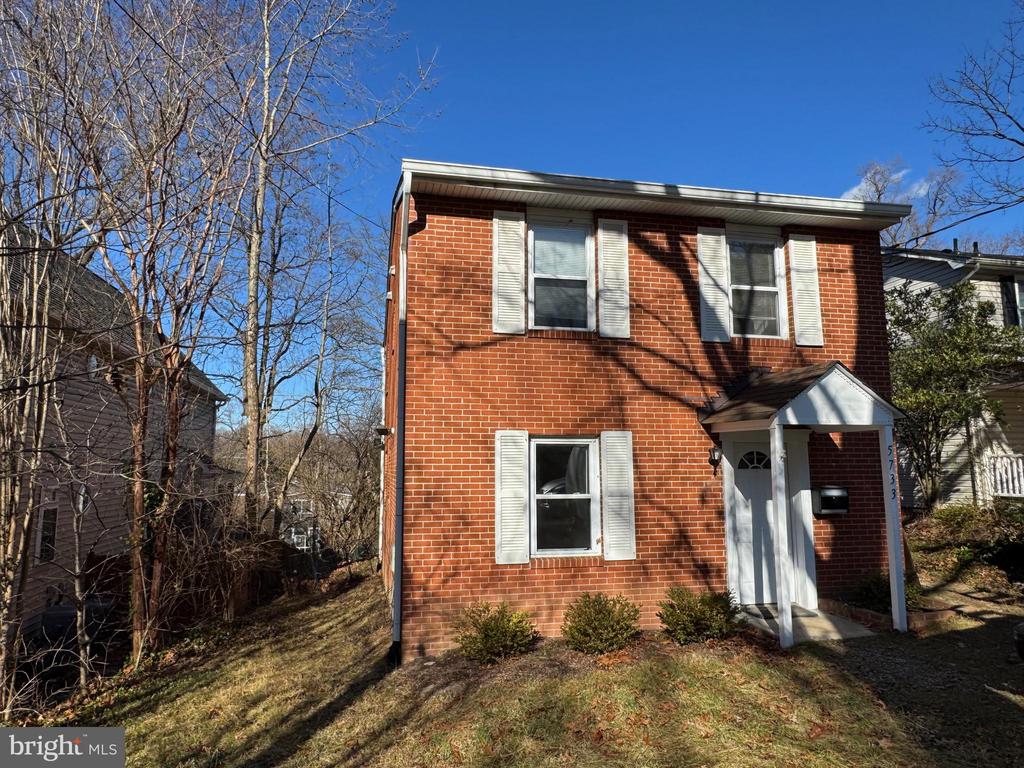 5733 8TH STREET N
