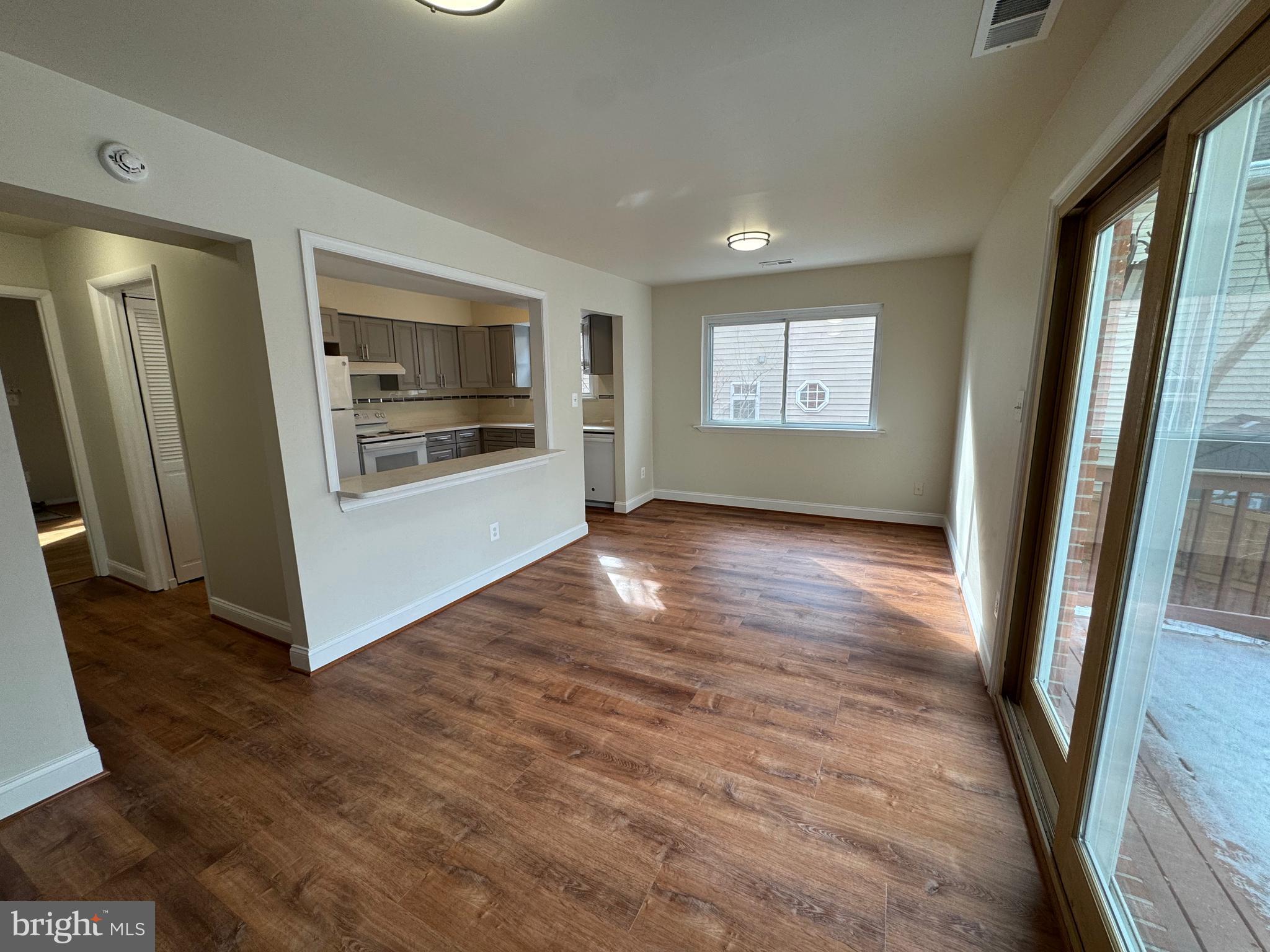 5733 8TH STREET N