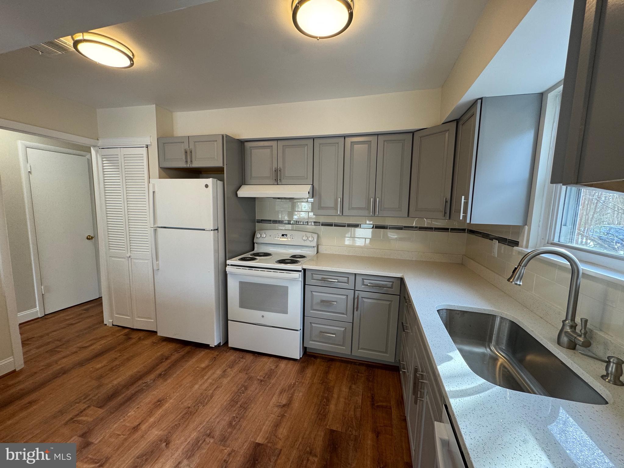 5733 8TH STREET N