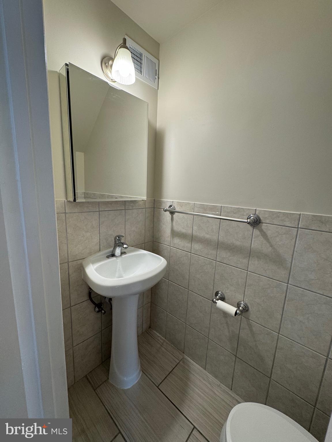 5733 8TH STREET N