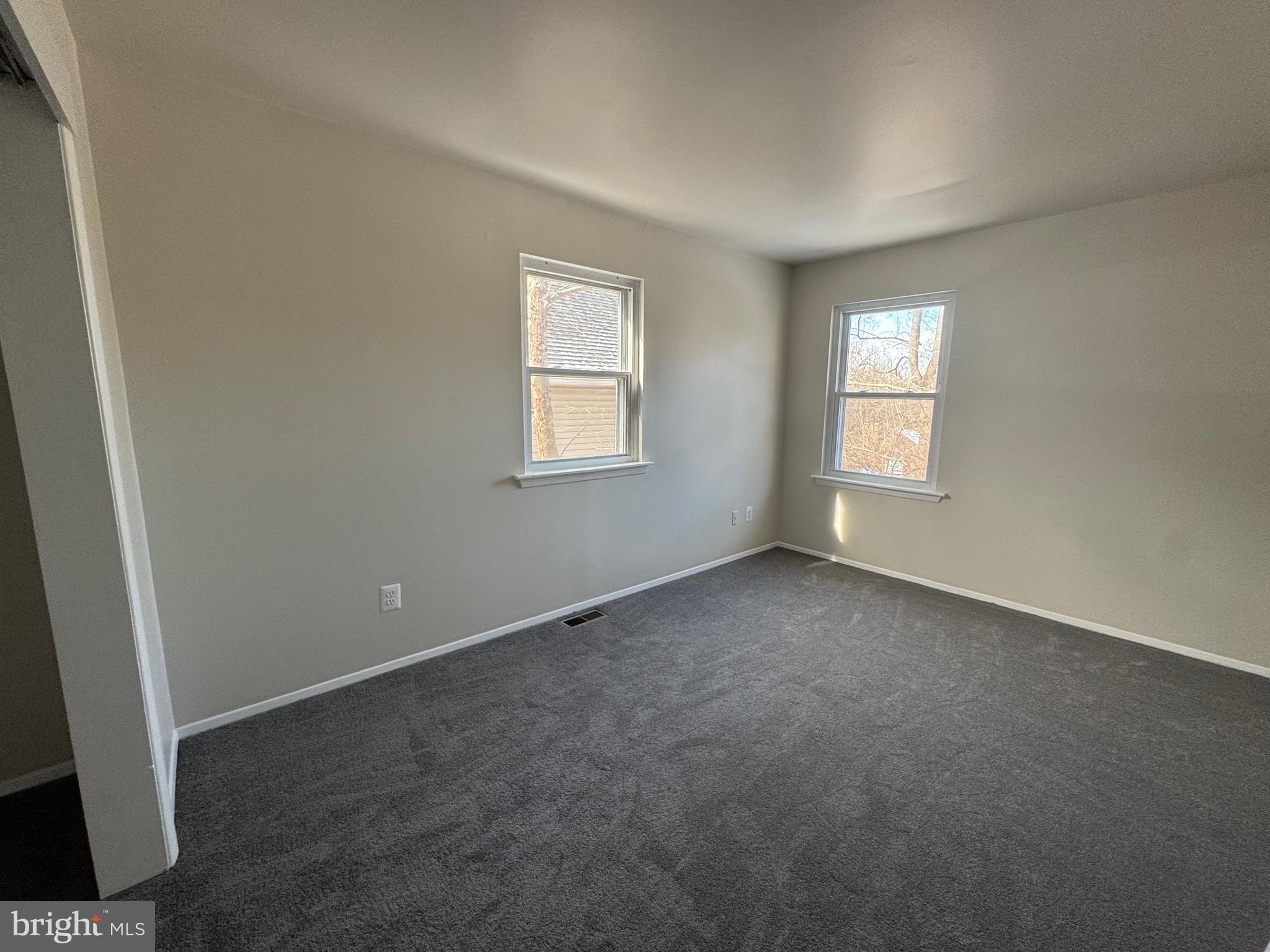 5733 8TH STREET N