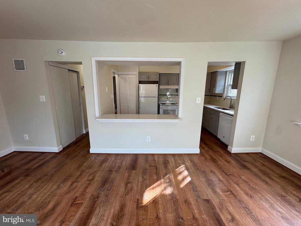 5733 8TH STREET N