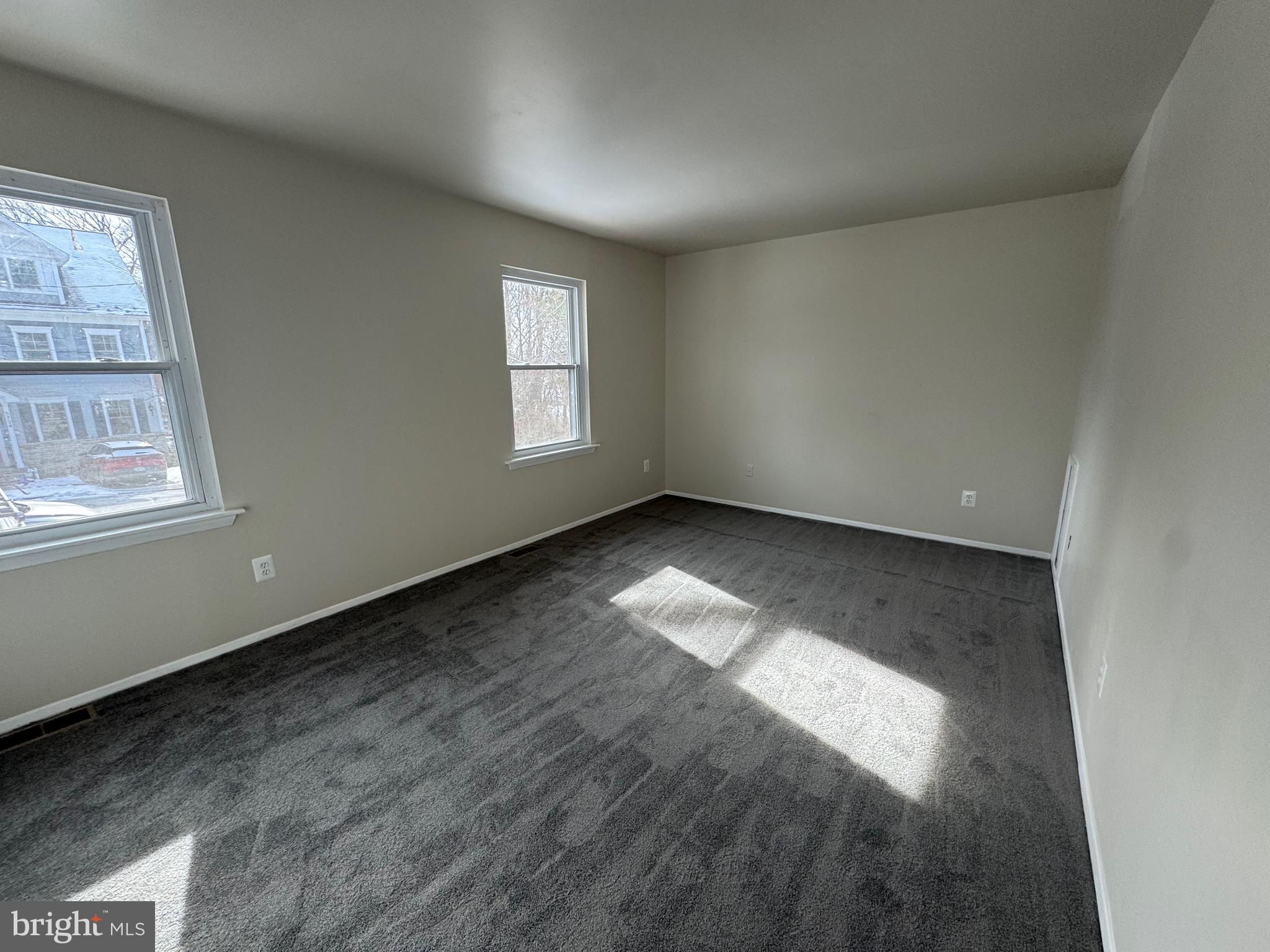 5733 8TH STREET N
