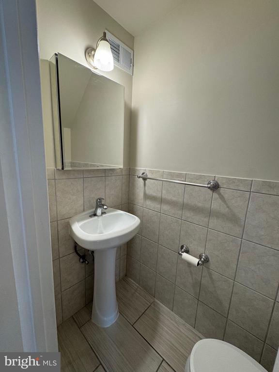 5733 8TH STREET N