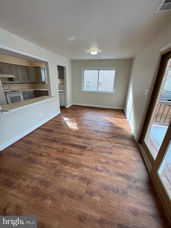 5733 8TH STREET N