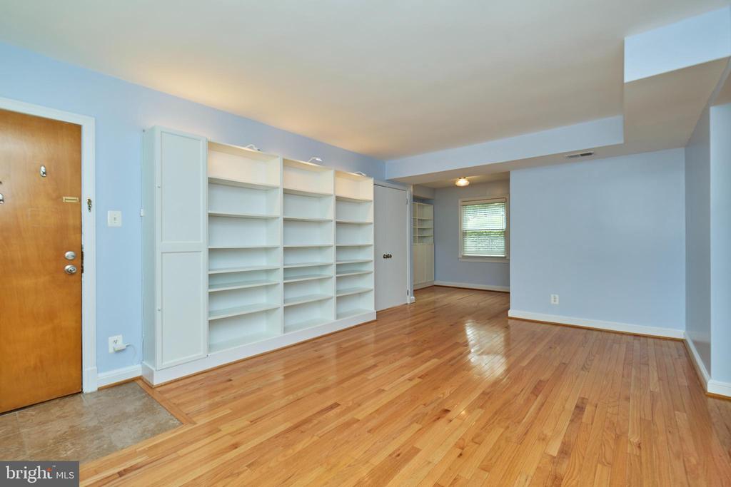 2501 ARLINGTON BOULEVARD Unit: 2