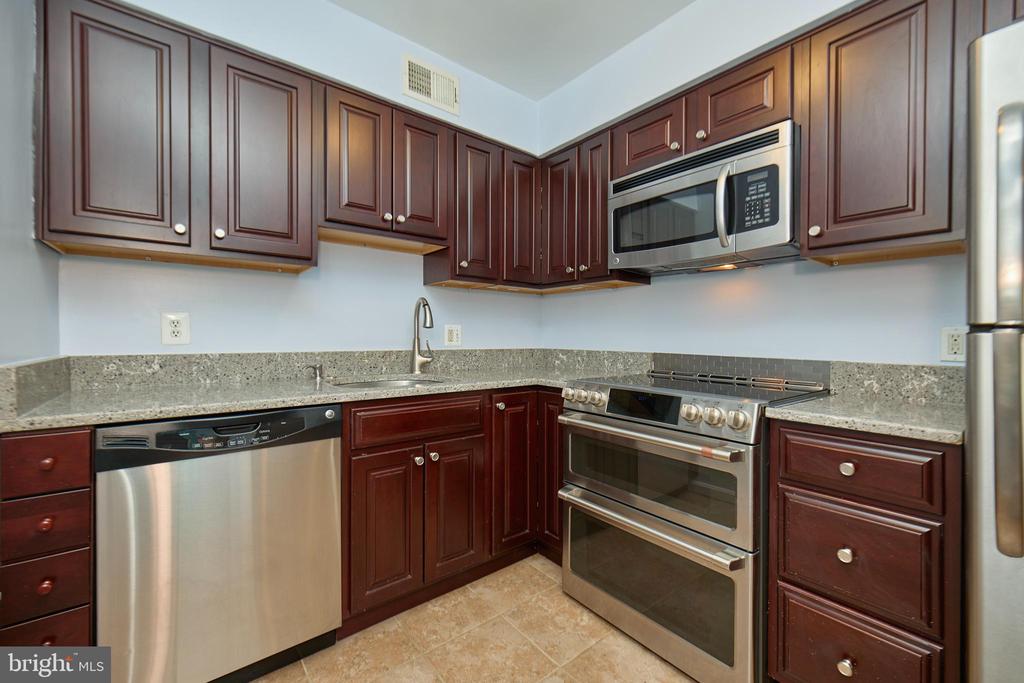 2501 ARLINGTON BOULEVARD Unit: 2