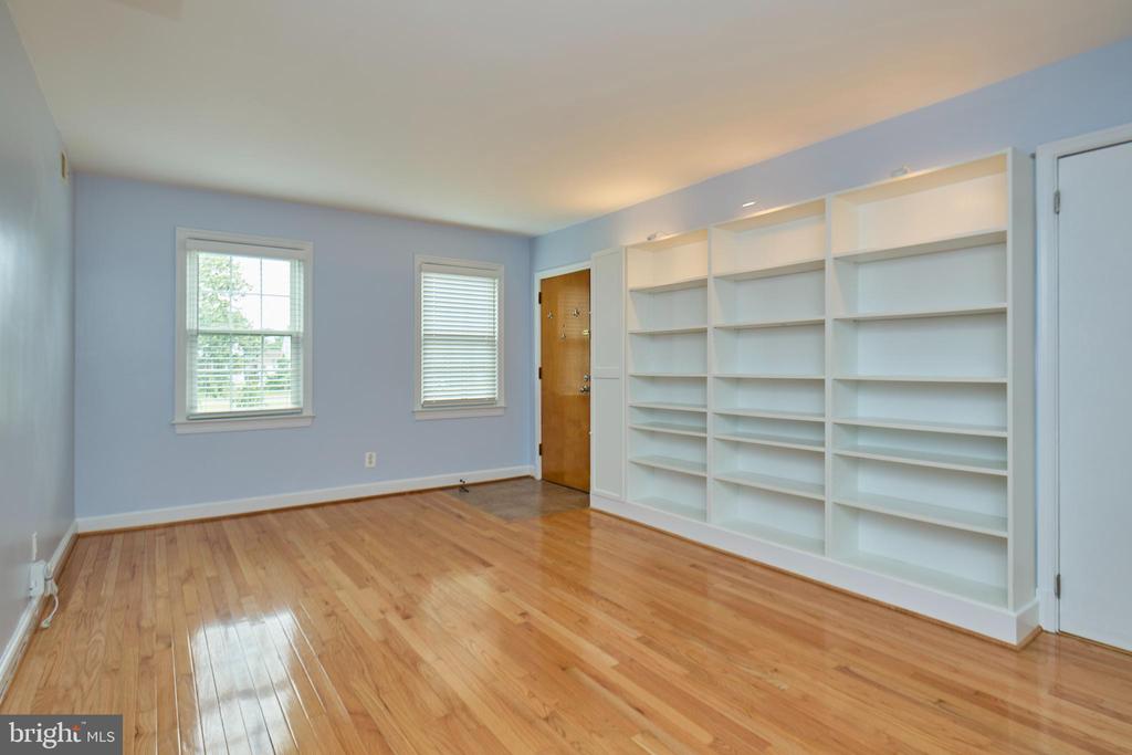 2501 ARLINGTON BOULEVARD Unit: 2