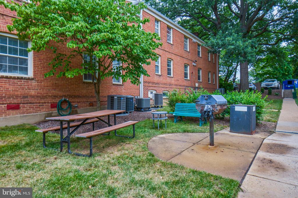 2501 ARLINGTON BOULEVARD Unit: 2