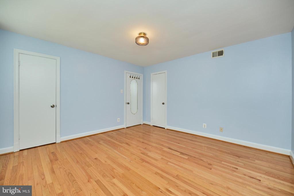 2501 ARLINGTON BOULEVARD Unit: 2