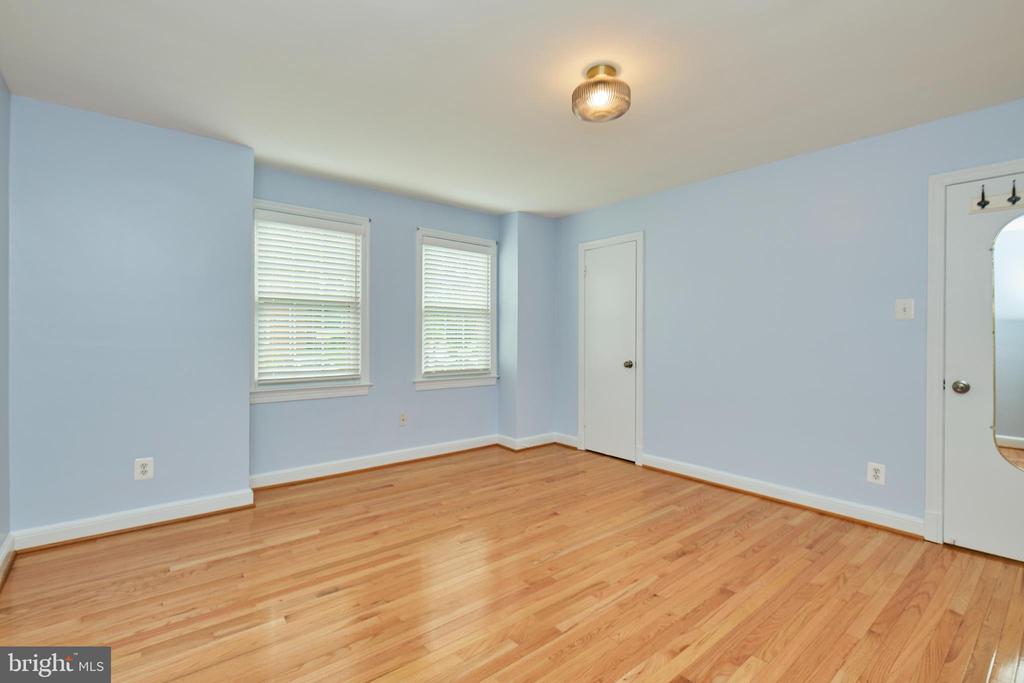 2501 ARLINGTON BOULEVARD Unit: 2